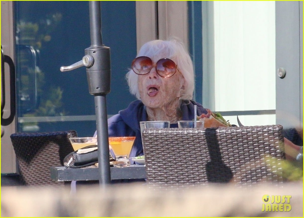 Shirley MacLaine, 91, Enjoys Lunch with Friends as She Makes Rare ...