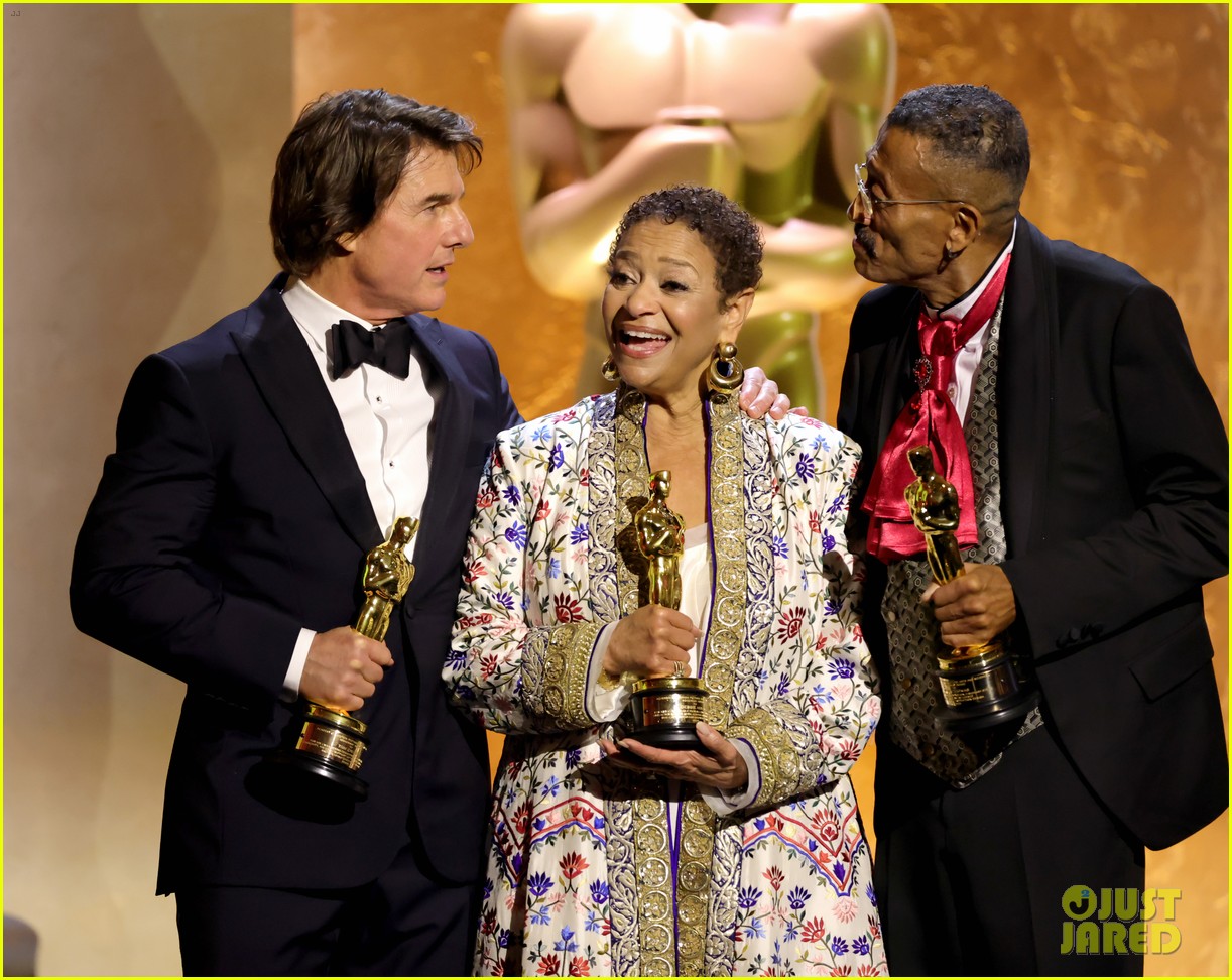 Tom Cruise Accepts Honorary Oscar with Emotional Speech About the Power