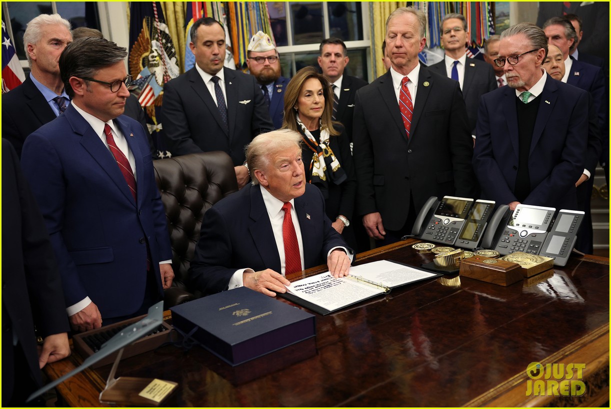 Trump Signs Bill to End Longest Government Shutdown in U.S. History ...