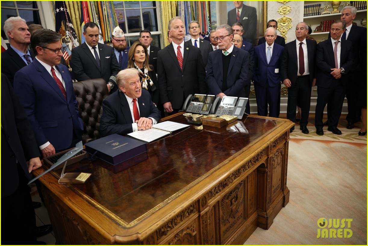 Trump Signs Bill to End Longest Government Shutdown in U.S. History ...