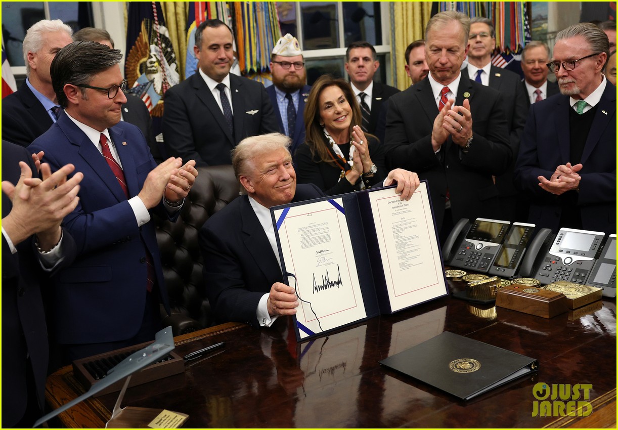 Trump Signs Bill to End Longest Government Shutdown in U.S. History ...