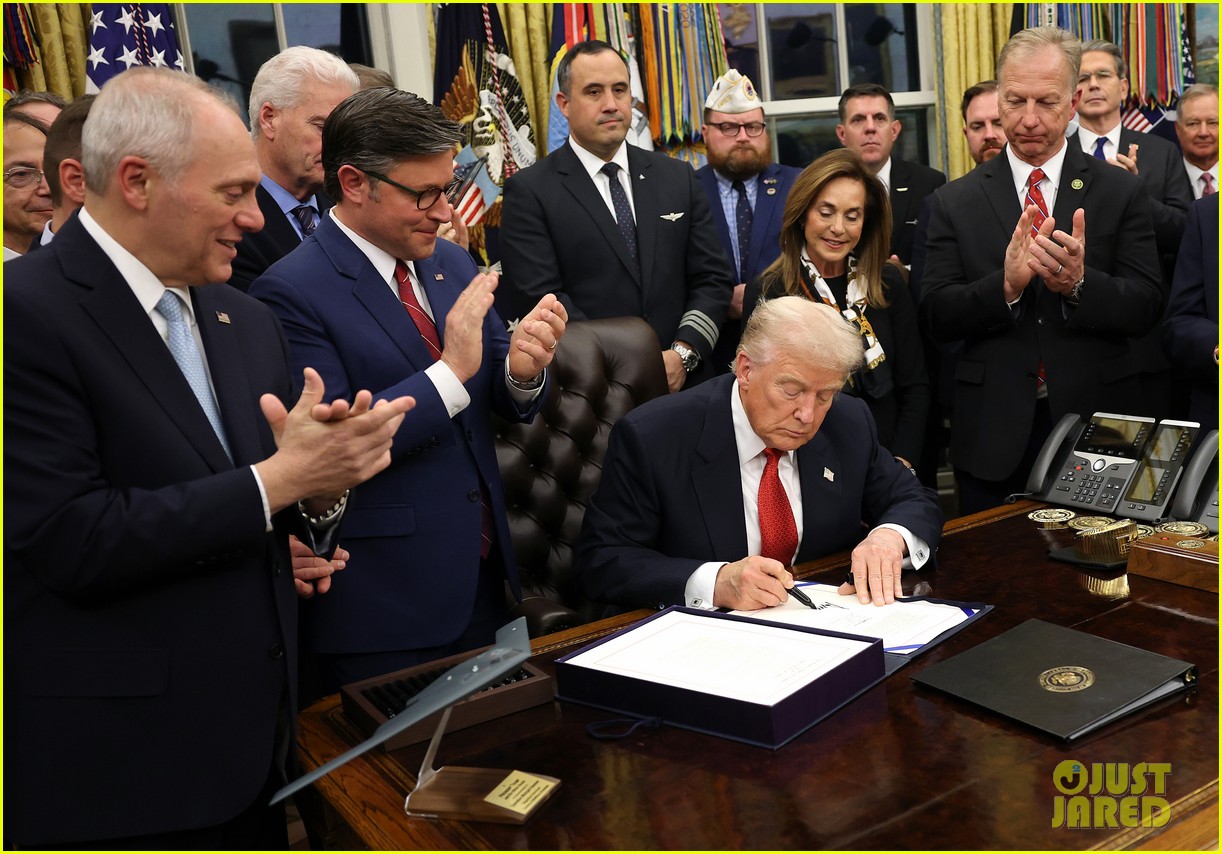 Trump Signs Bill to End Longest Government Shutdown in U.S. History ...