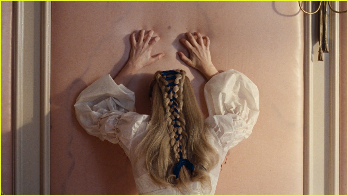 Wuthering Heights' Trailer: Margot Robbie & Jacob Elordi Yearn for Each  Other in Emily Bronte Movie Adaption - Watch Now!: Photo 5237791 | Emerald  Fennell, Jacob Elordi, Margot Robbie, Movies, Trailer, Wuthering