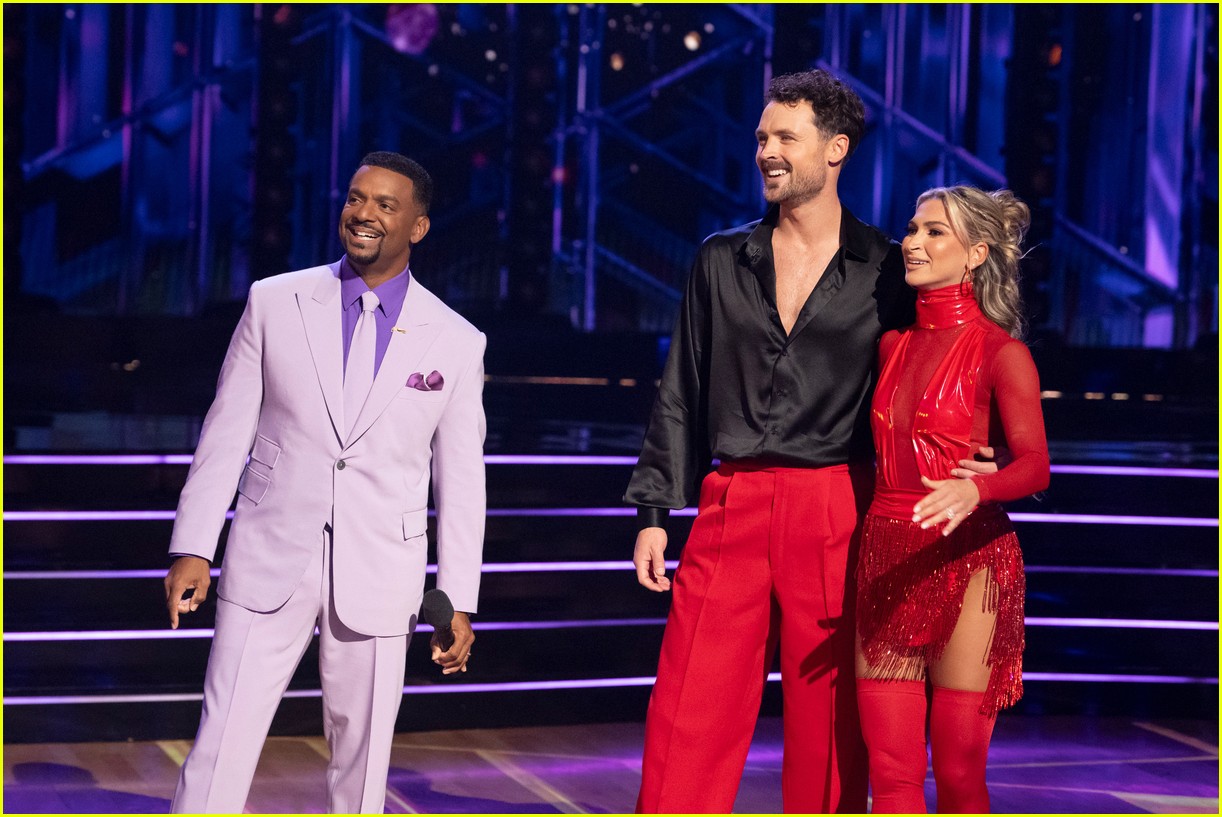 Zac Efron Goes Viral at ‘DWTS’ for Asking Mom About Dylan’s Score