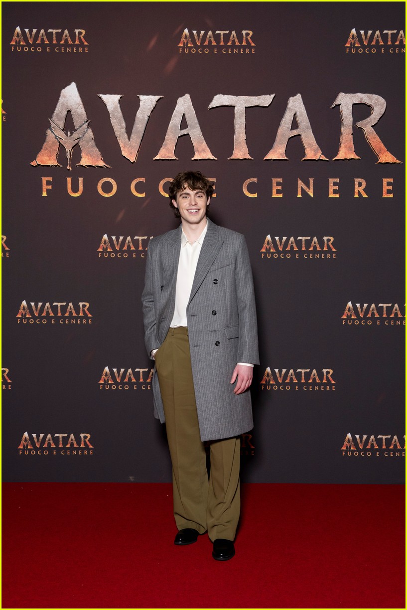 zoe saldana sam worthington more continue avatar fire and ash global press tour 035253386