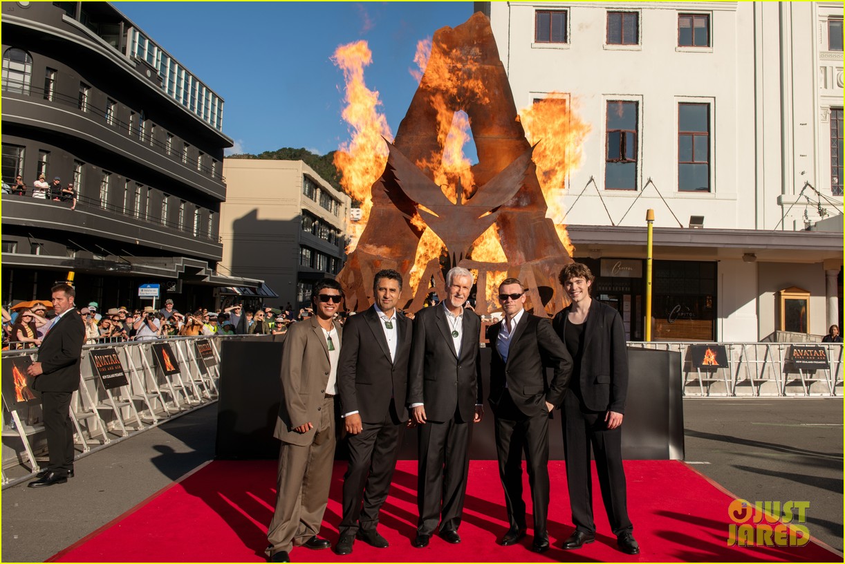 sam worthington james cameron avatar fire and ash premiere in new zealand 015254913