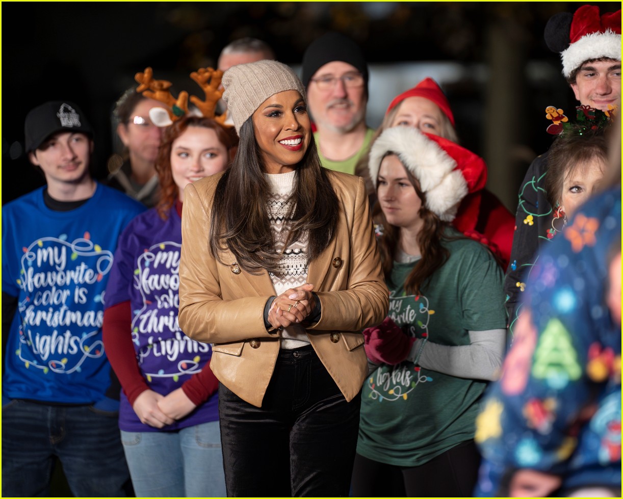 The Great Christmas Light Fight Season 13: Judges Premiere Time