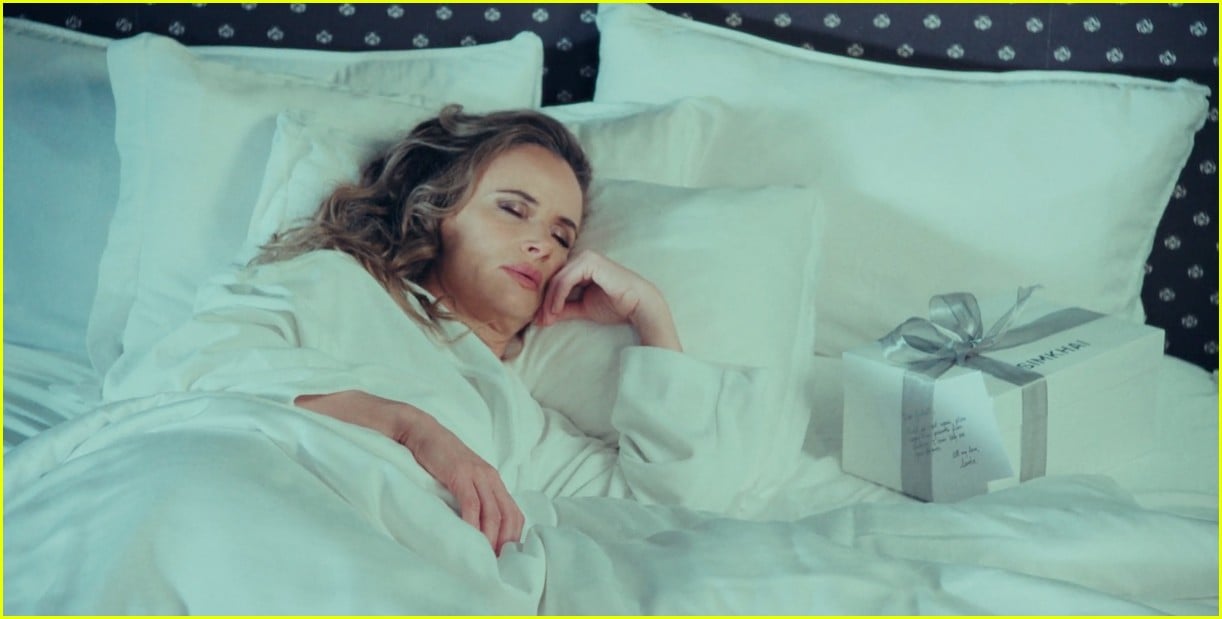 juliette lewis stars in simkhai holiday video 015249615