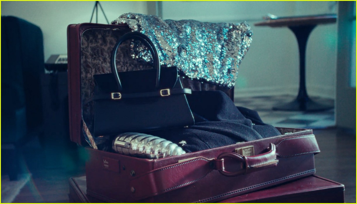 juliette lewis stars in simkhai holiday video 025249616