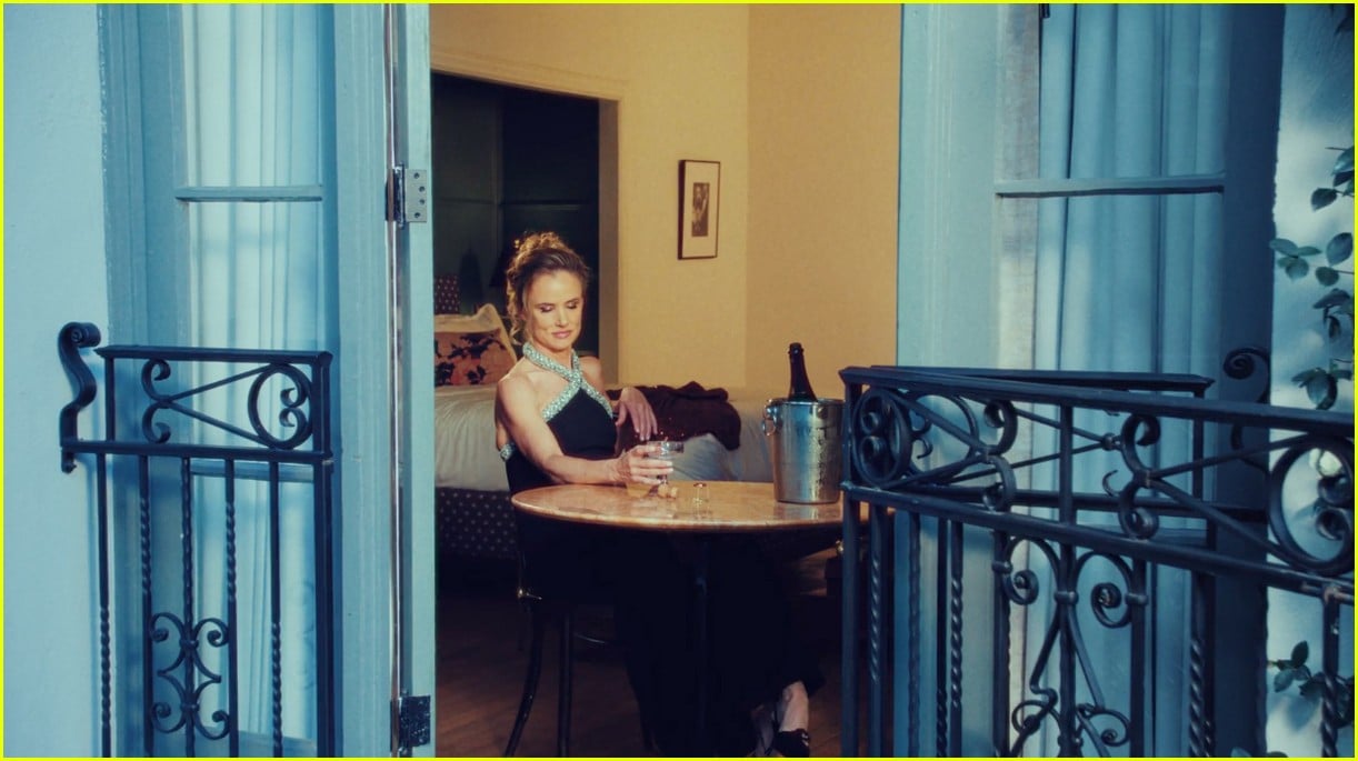 juliette lewis stars in simkhai holiday video 045249618