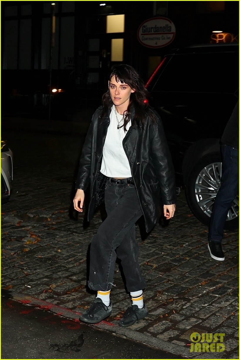 Kstew Mini Kristen Stewart Rocks Mini Skirt & Combat Boots in New York: Photo ...