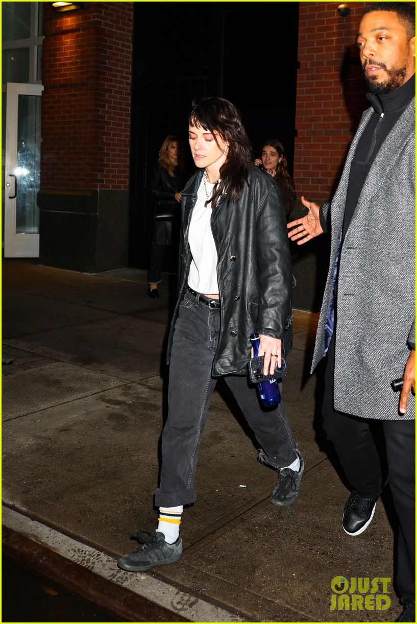 Kstew Mini Kristen Stewart Rocks Mini Skirt & Combat Boots in New York: Photo ...