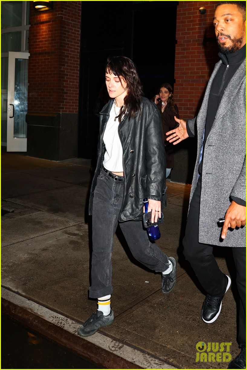 Kstew Mini Kristen Stewart Rocks Mini Skirt & Combat Boots in New York: Photo ...