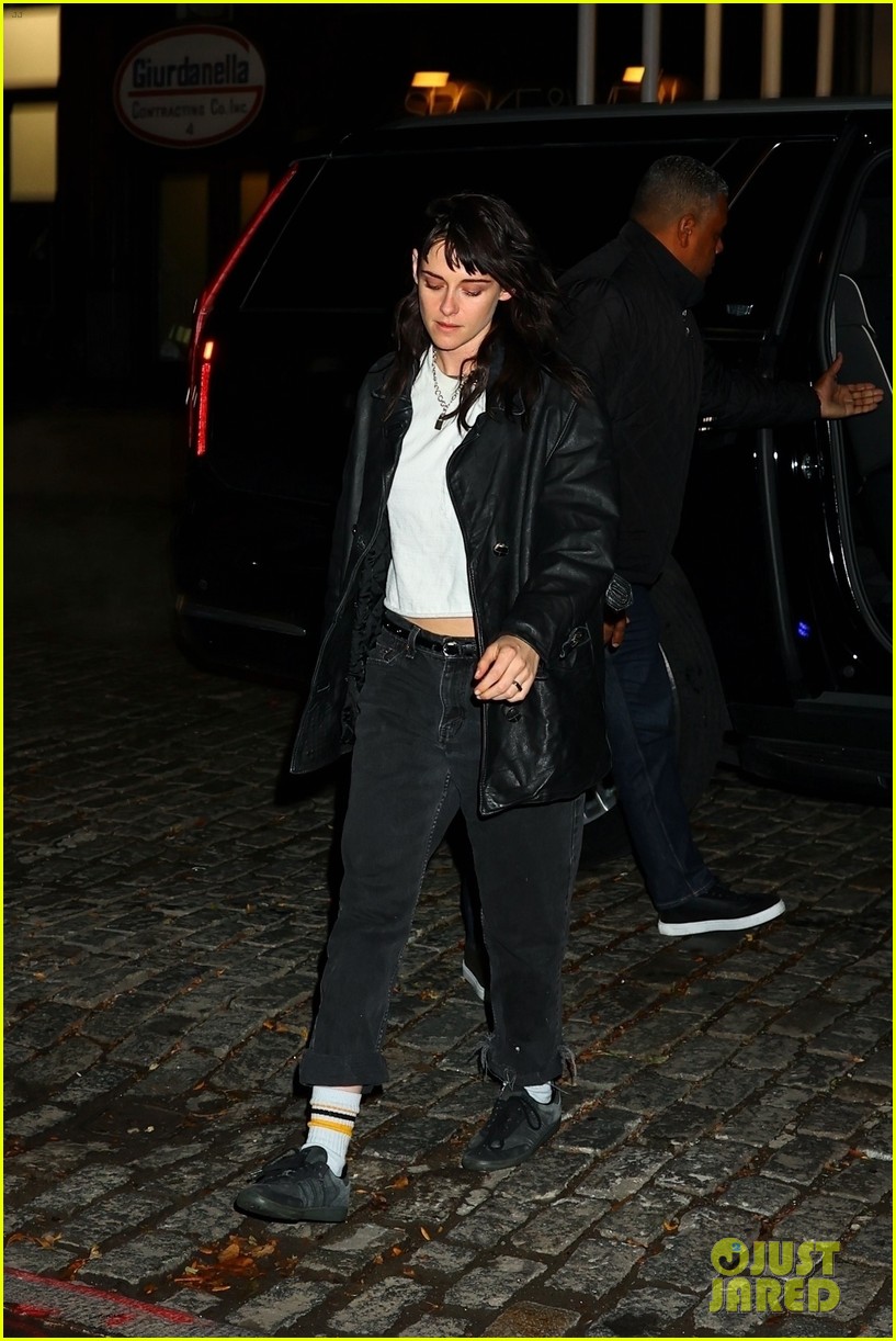 Kstew Mini Kristen Stewart Rocks Mini Skirt & Combat Boots in New York: Photo ...