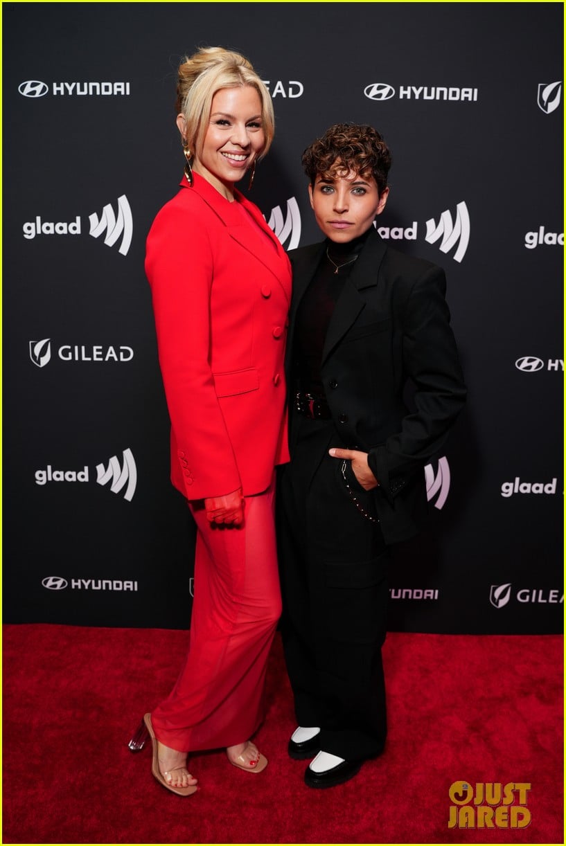 ali liebert with partner 025249869