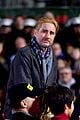 luke wilson shows off blonde hairdo at los angeles christmas parade 06