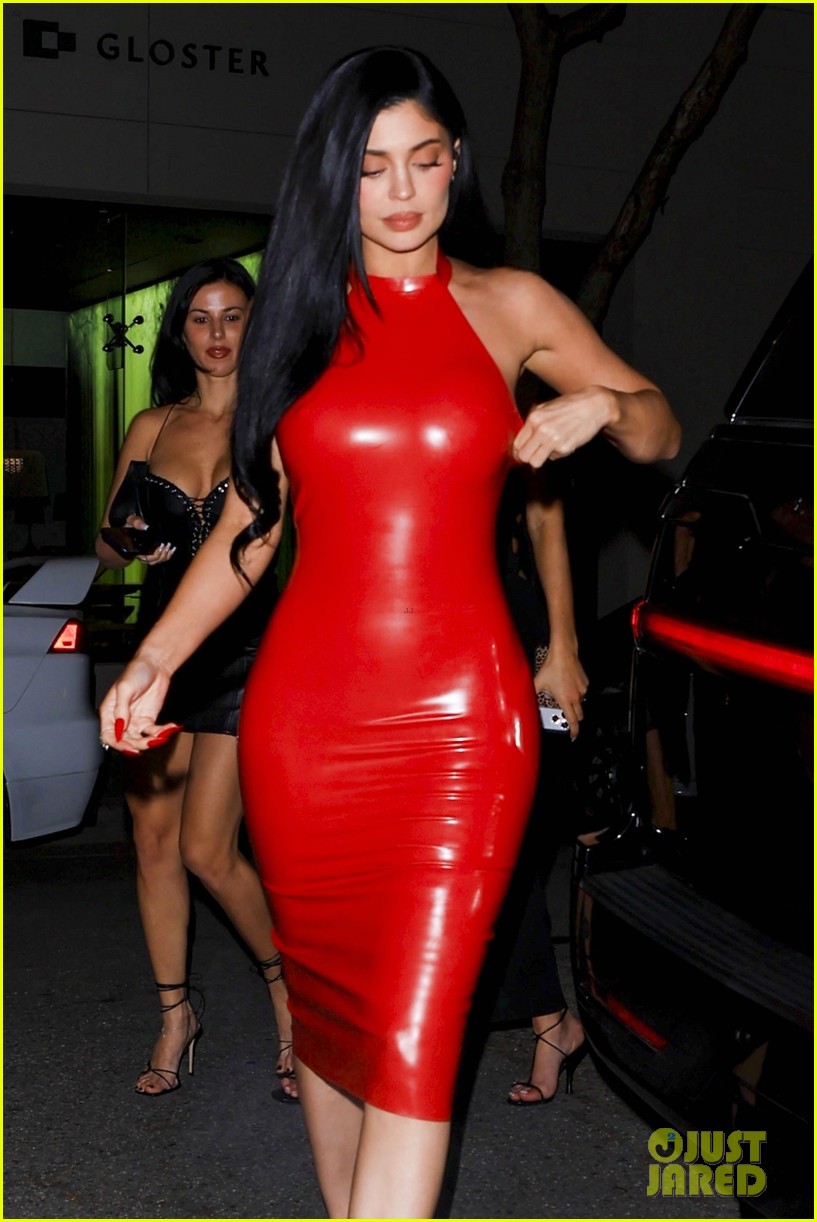 kylie jenner obb holiday party 25255036