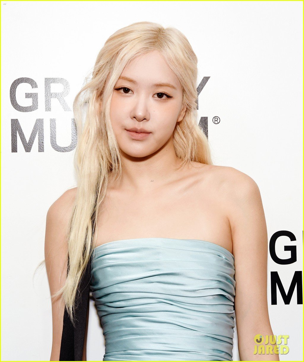 Rosé Lights Up the Grammy Museum With Intimate LA Performance