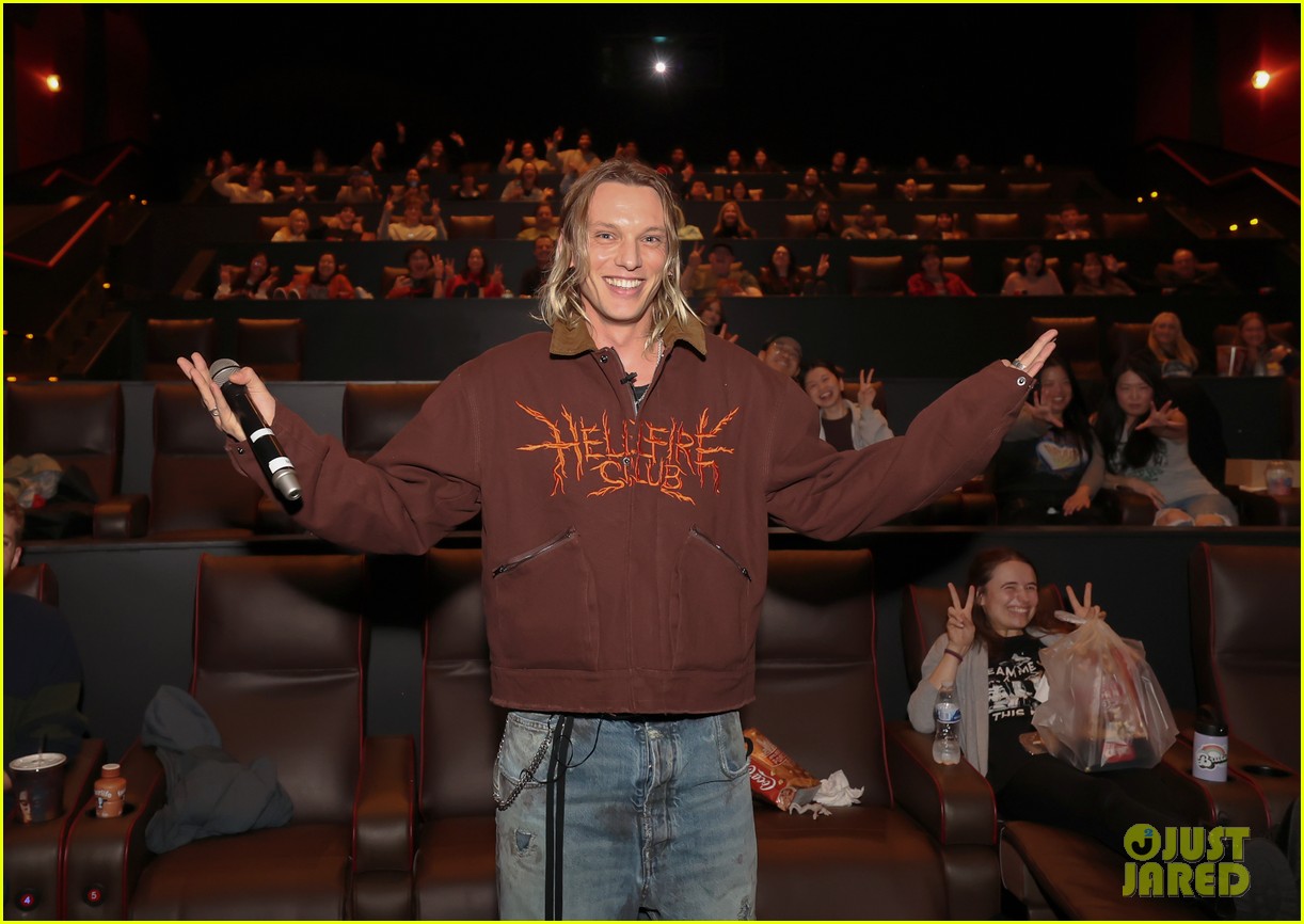 stranger things stars at series finale screening 045258962