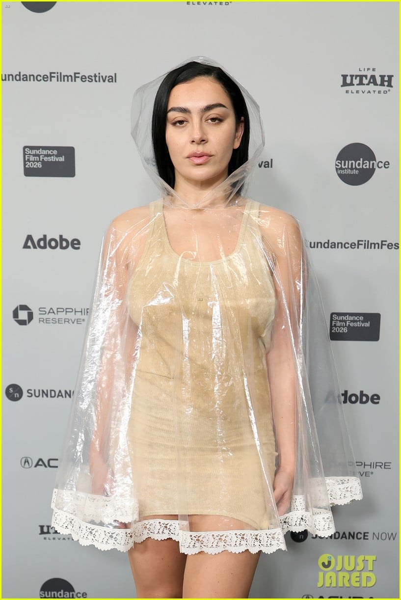 Jenna Ortega Rocks Bleached Brows at 'The Gallerist' Sundance Premiere With Natalie Portman & Charli XCX: Photo 5270530 | 2026 Sundance Film Festival, Cathy Yan, Charli XCX, Jenna Ortega, Natalie Portman, Sundance