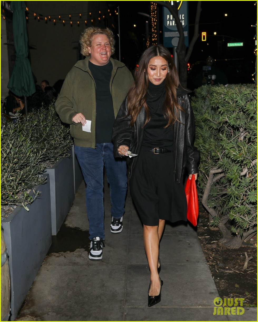 kim kardashian the fifth wheel co stars grab dinner 265266700
