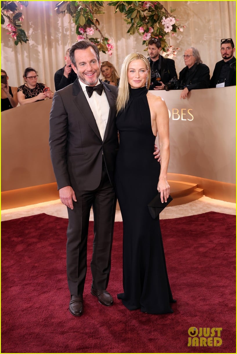 Amy Poehler Wins Golden Globes' First Podcast Award, Attends Show with