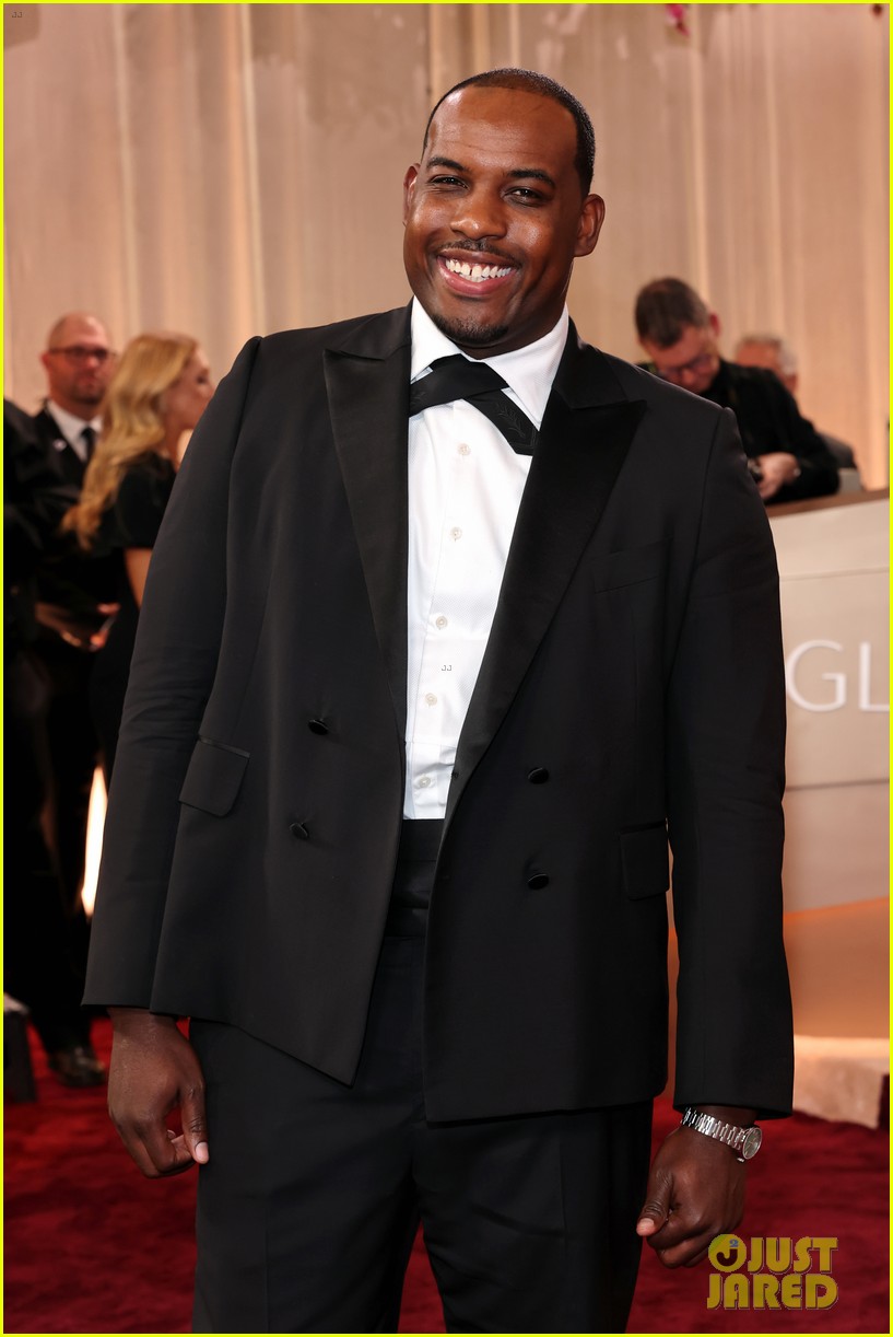 jeremy allen white ayo edebiri at golden globes 035264308