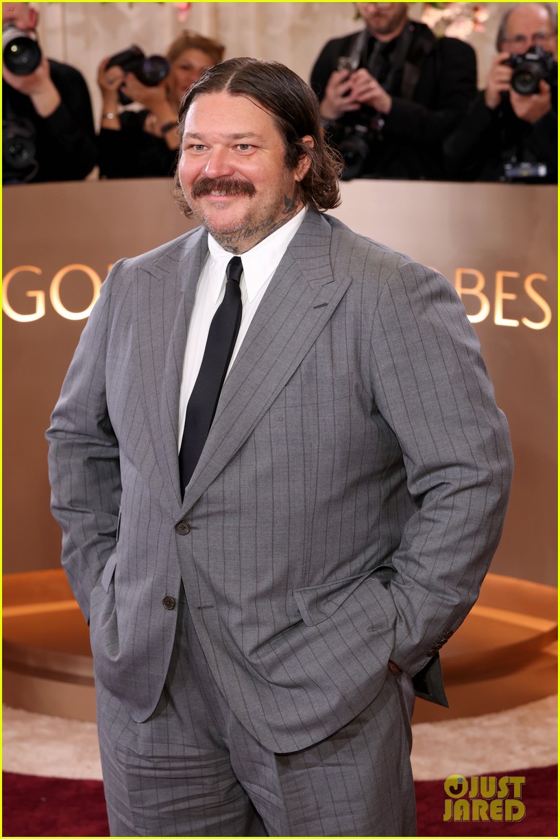 jeremy allen white ayo edebiri at golden globes 055264310