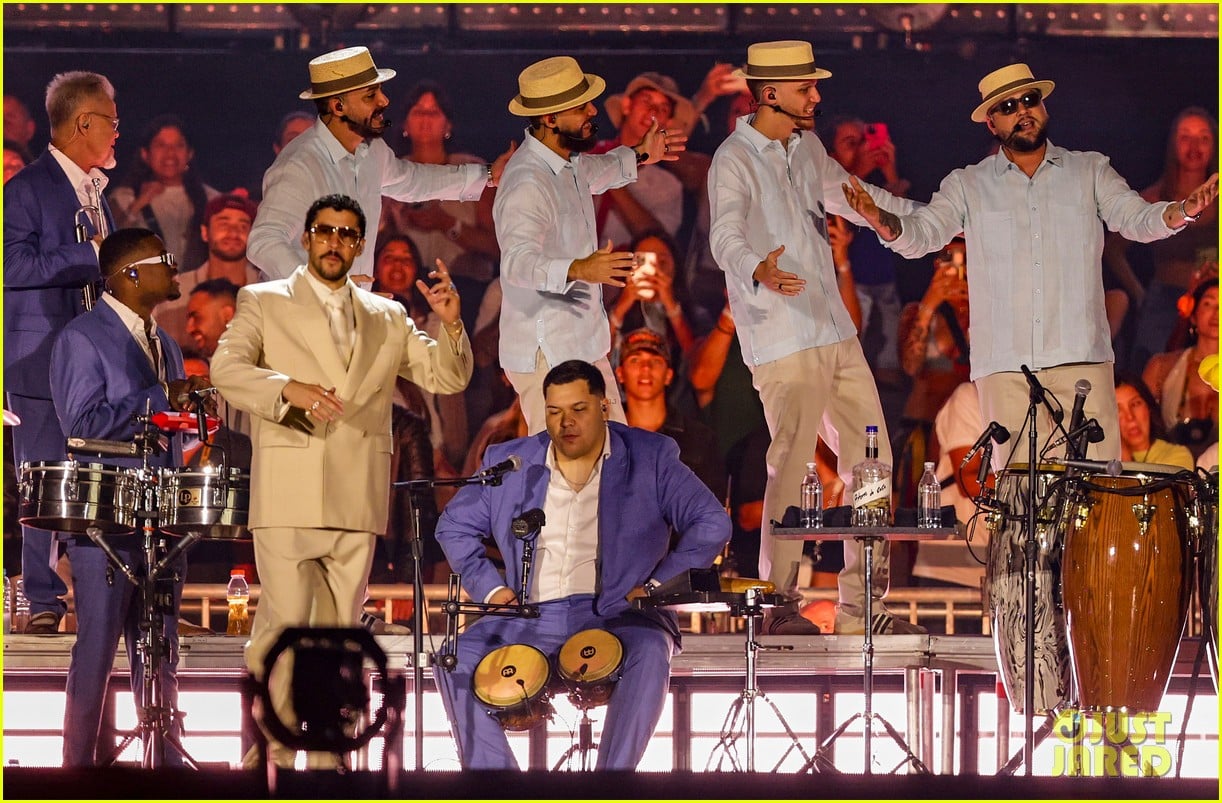 Bad Bunny Sparks Romance Rekindling Rumors After Arriving In Argentina Bad Bunny Gabriela Berlingeri February 14.JPG