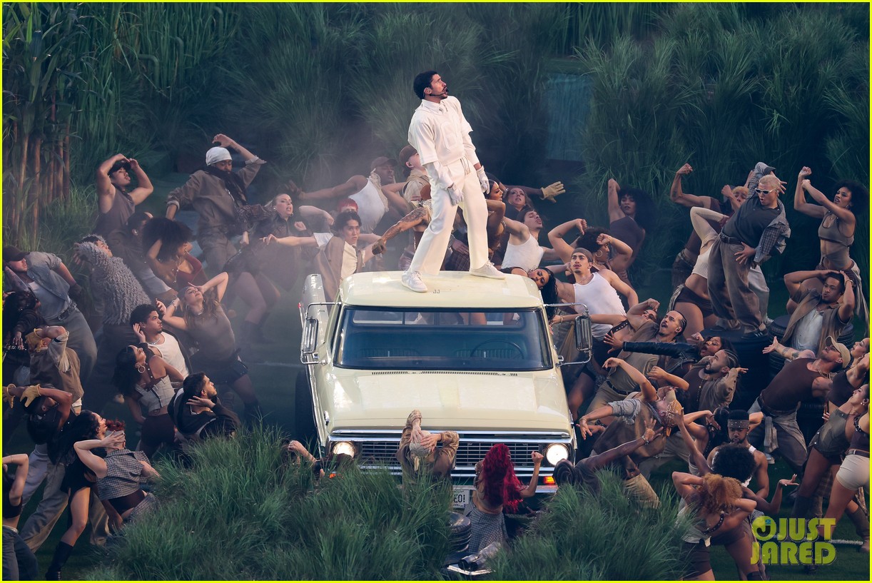 bad bunny super bowl 25279705