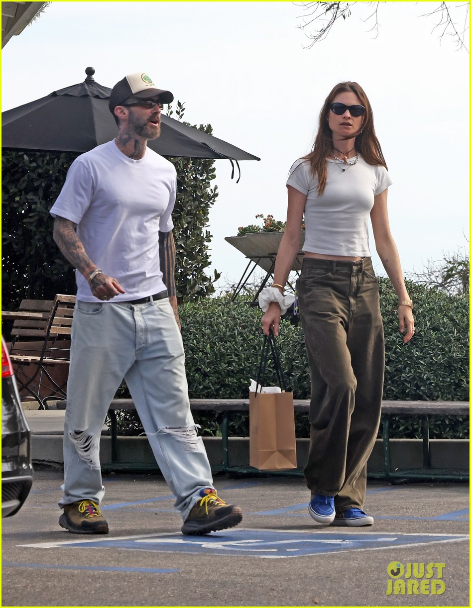 adam levine casual outing with behati prinsloo 025285764