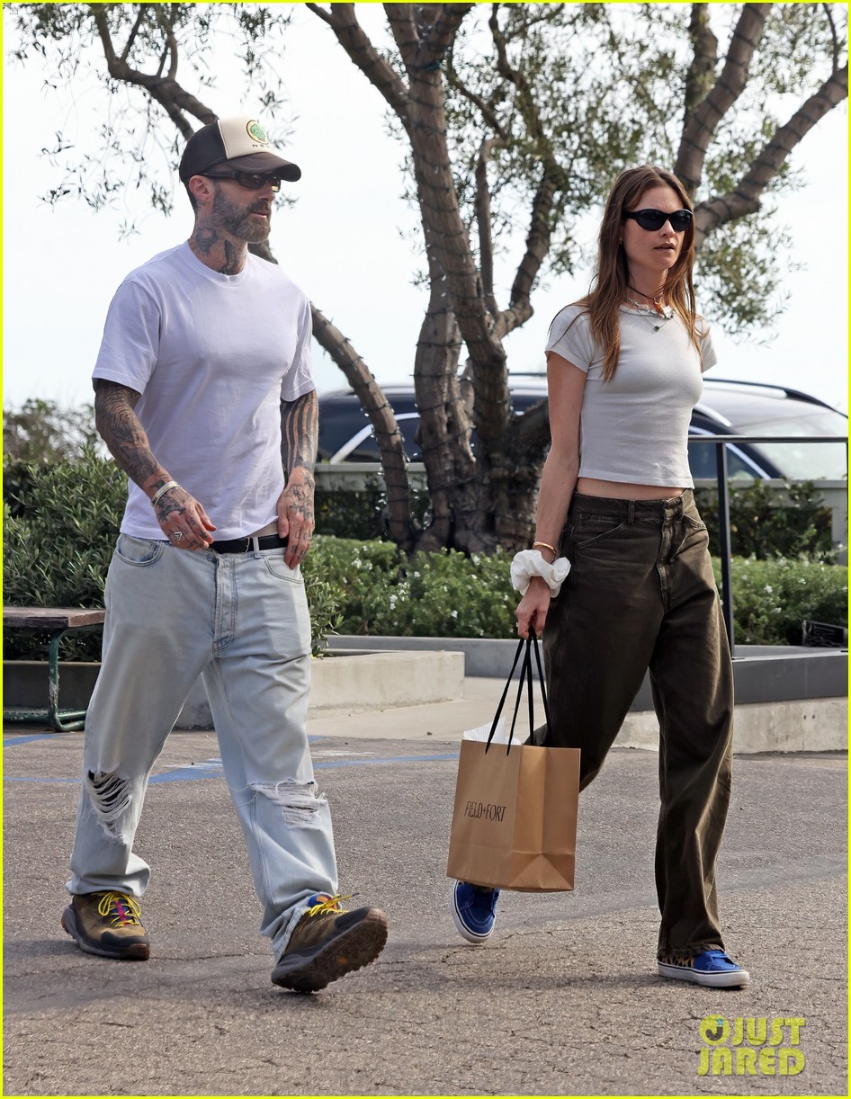 adam levine casual outing with behati prinsloo 055285767