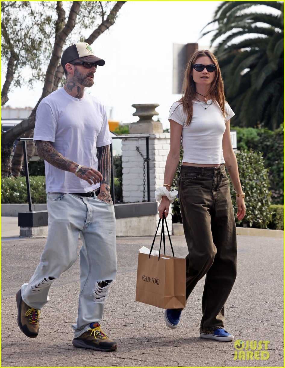 adam levine casual outing with behati prinsloo 095285771