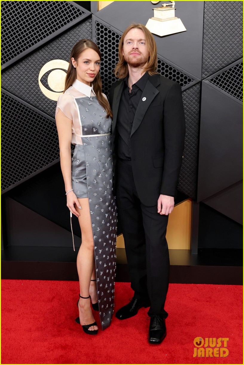 Billie Eilish Sports ICE Out Pin To Grammys 2026 Photo 5274224 Billie Eilish Ice Out Pin To Grammys 06 