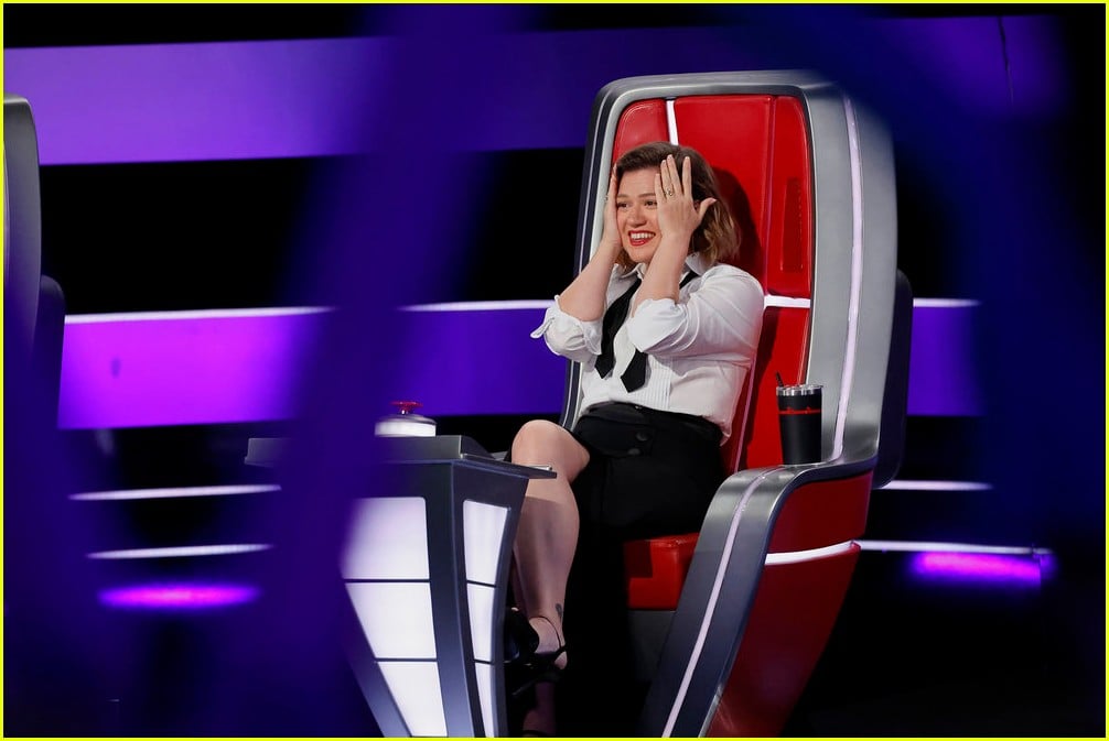 kelly clarkson short hair 025285547