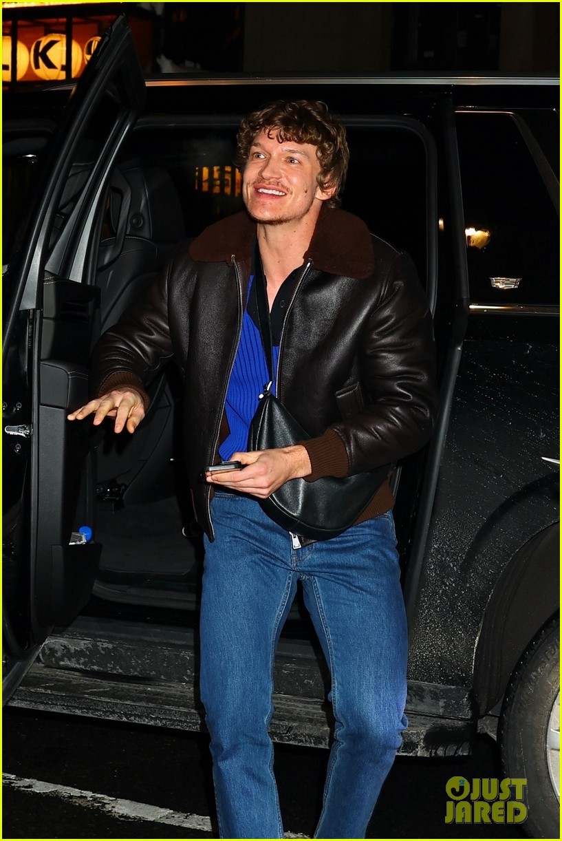 connor storrie all smiles while arriving for saturday night live cast dinner 075285860