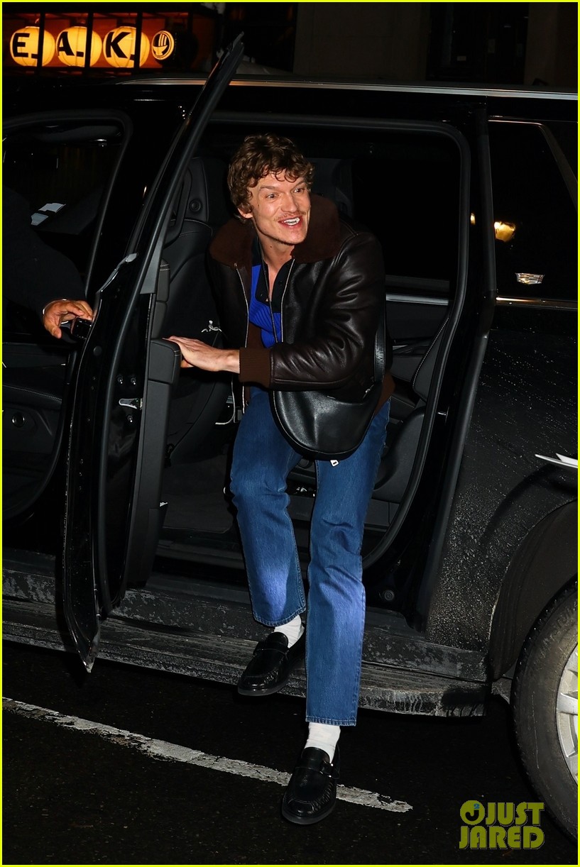 connor storrie all smiles while arriving for saturday night live cast dinner 085285861