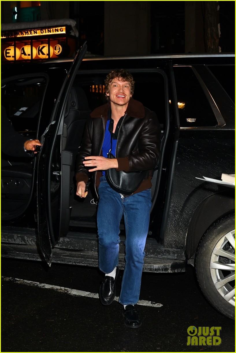 connor storrie all smiles while arriving for saturday night live cast dinner 115285864