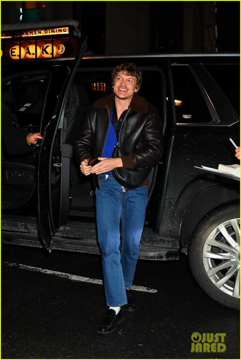 connor storrie all smiles while arriving for saturday night live cast dinner 145285867