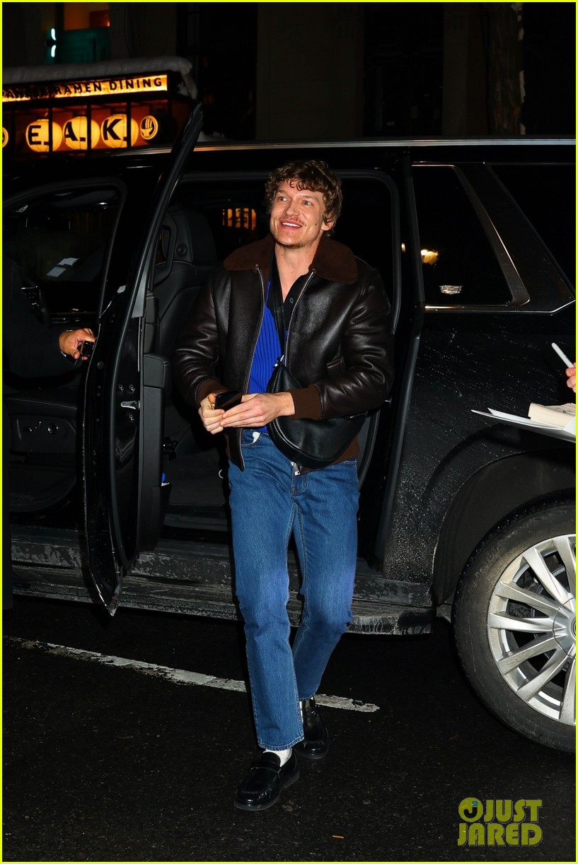 connor storrie all smiles while arriving for saturday night live cast dinner 155285868