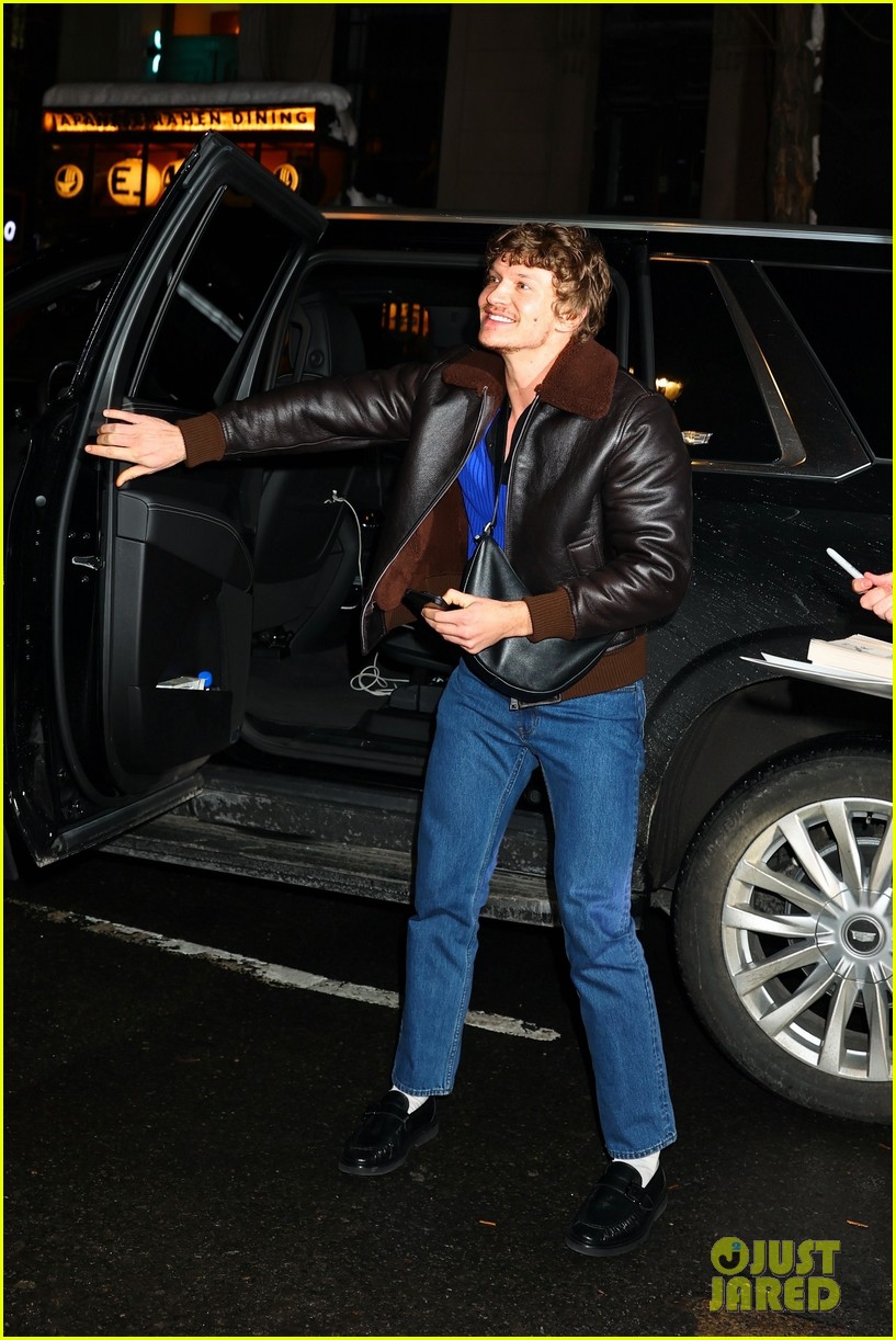 connor storrie all smiles while arriving for saturday night live cast dinner 185285871