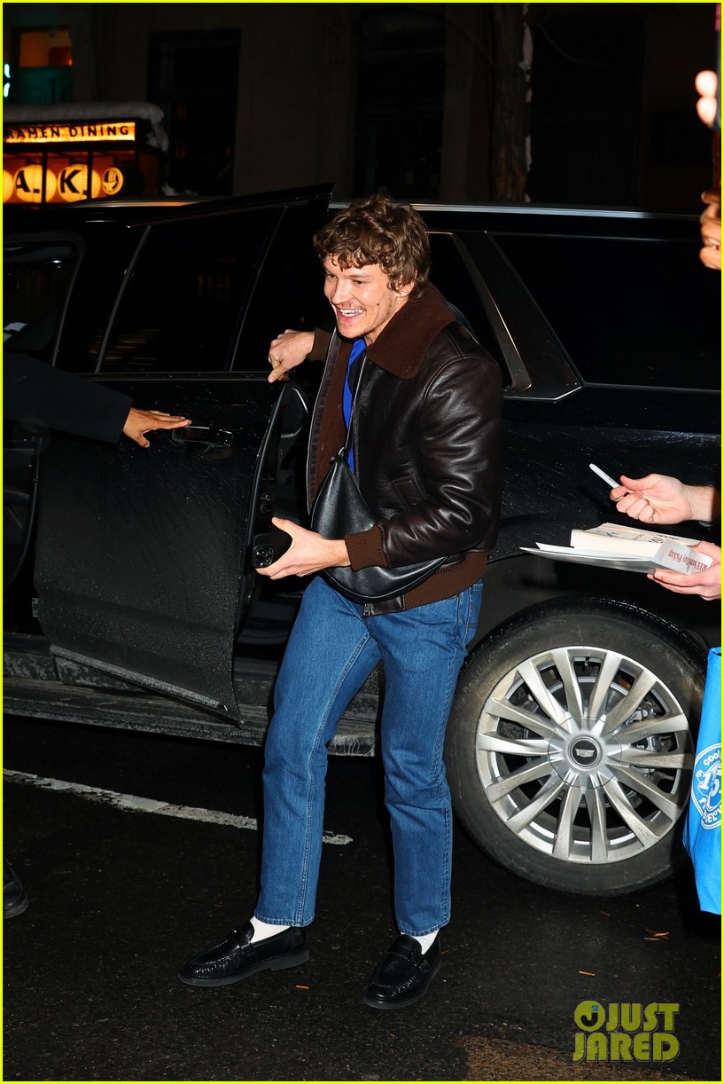 connor storrie all smiles while arriving for saturday night live cast dinner 215285874
