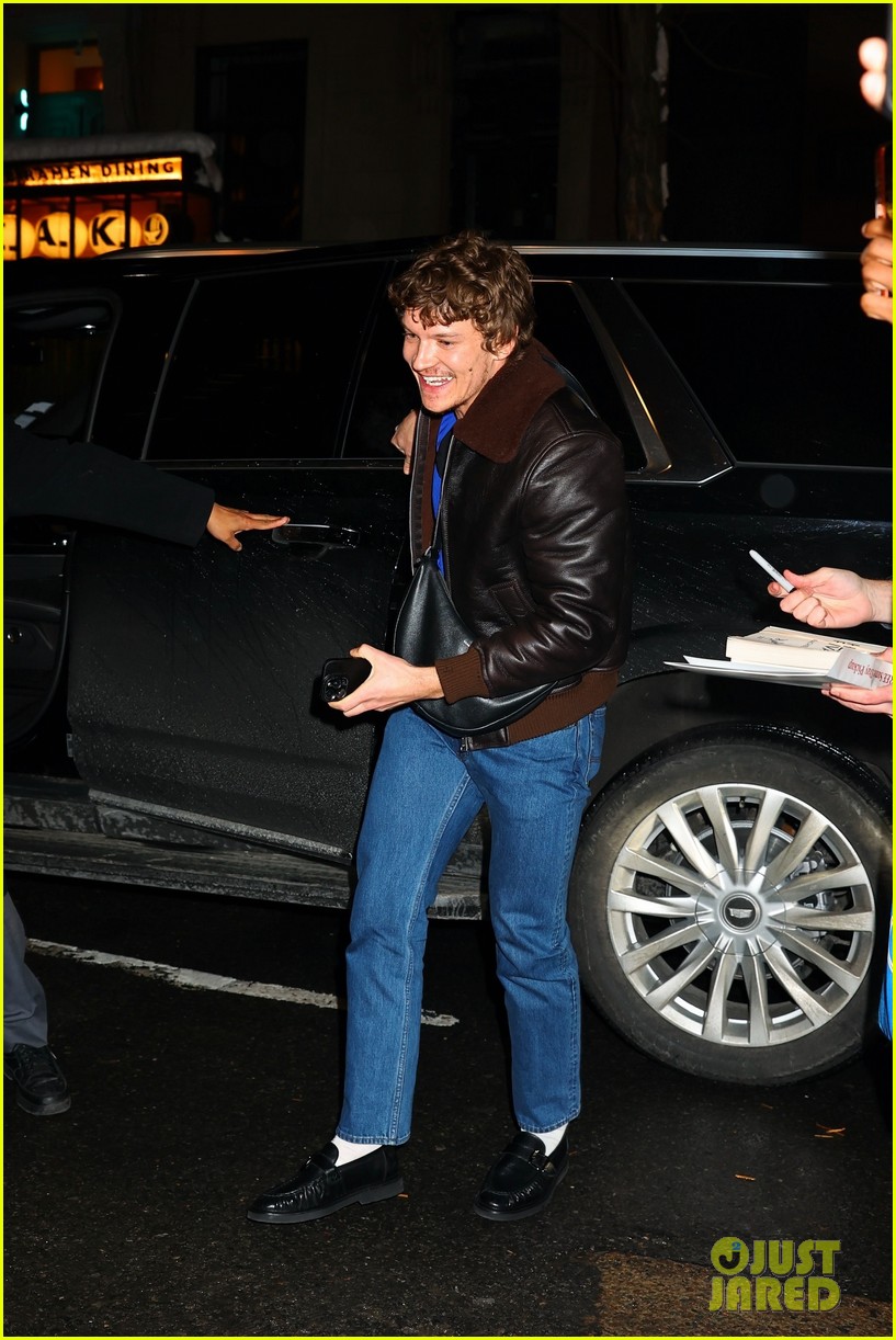connor storrie all smiles while arriving for saturday night live cast dinner 225285875