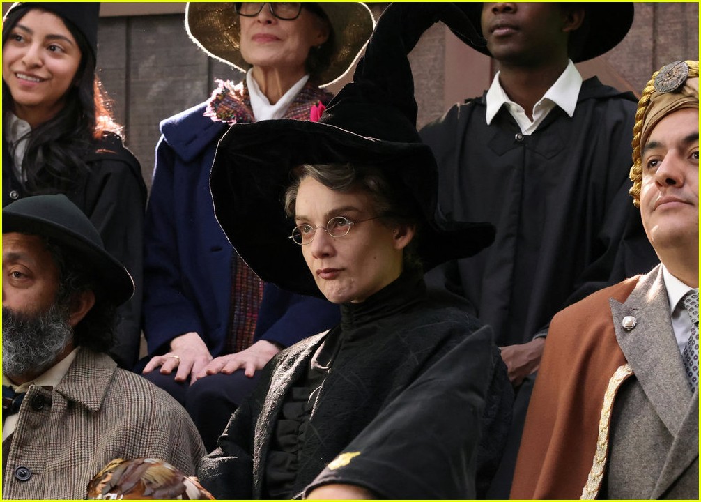 daniel radcliffe reacts to snl harry potter heated rivalry skit 025281743