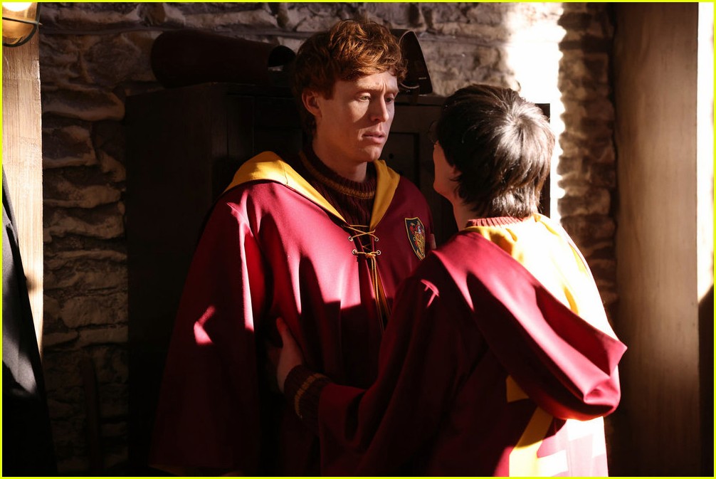 daniel radcliffe reacts to snl harry potter heated rivalry skit 035281744