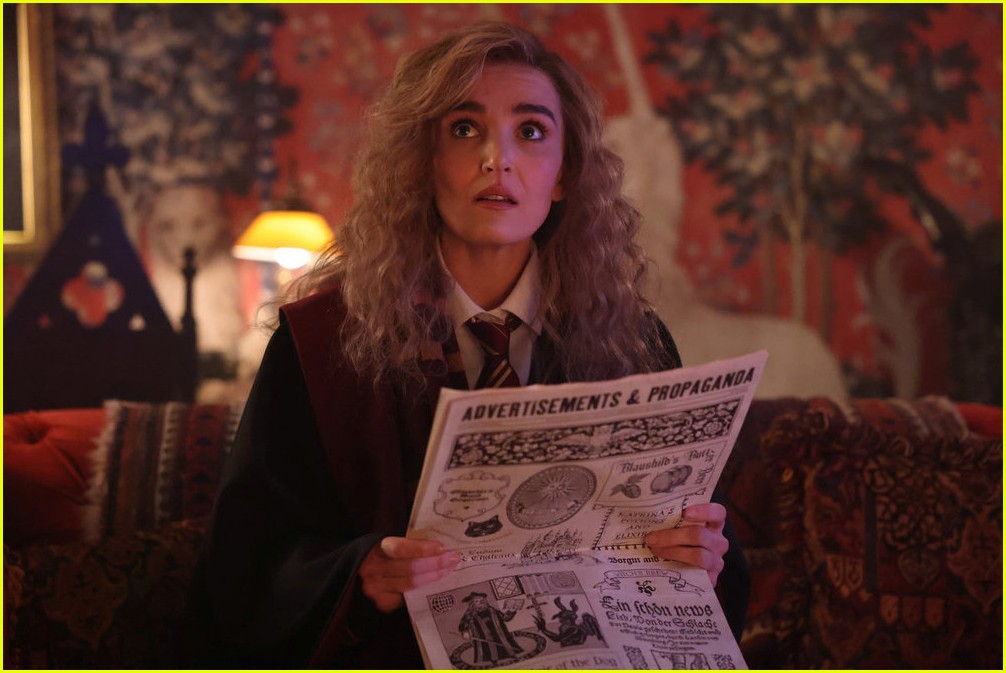 daniel radcliffe reacts to snl harry potter heated rivalry skit 045281745