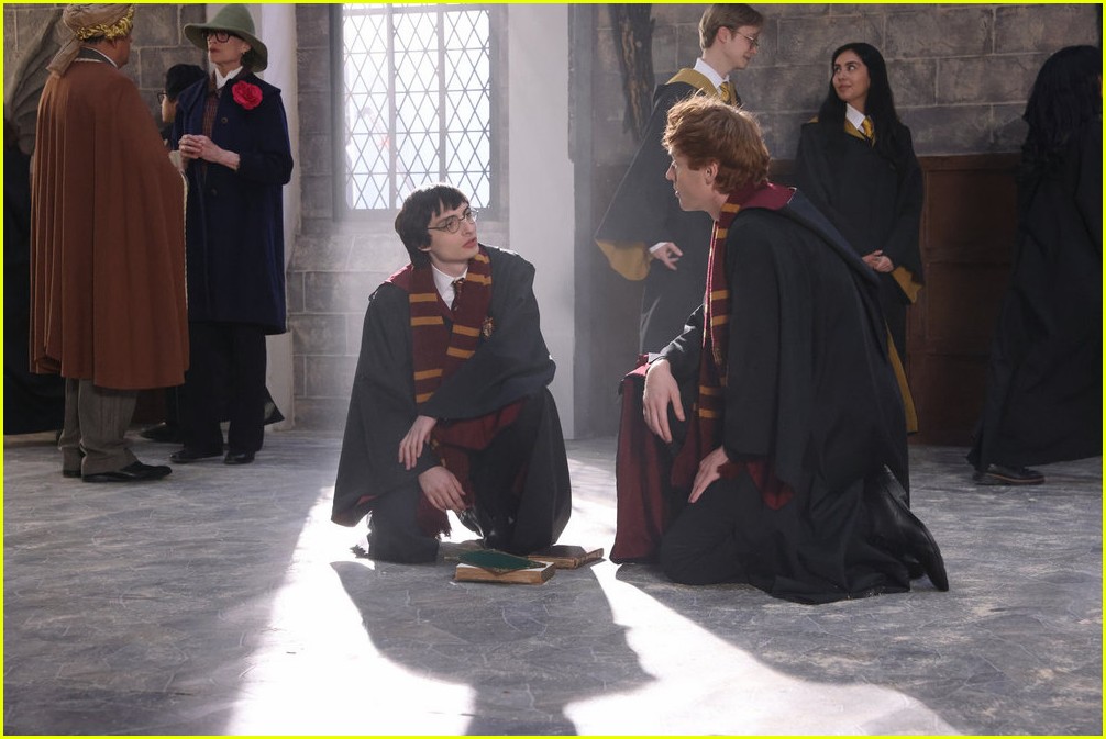 daniel radcliffe reacts to snl harry potter heated rivalry skit 055281746