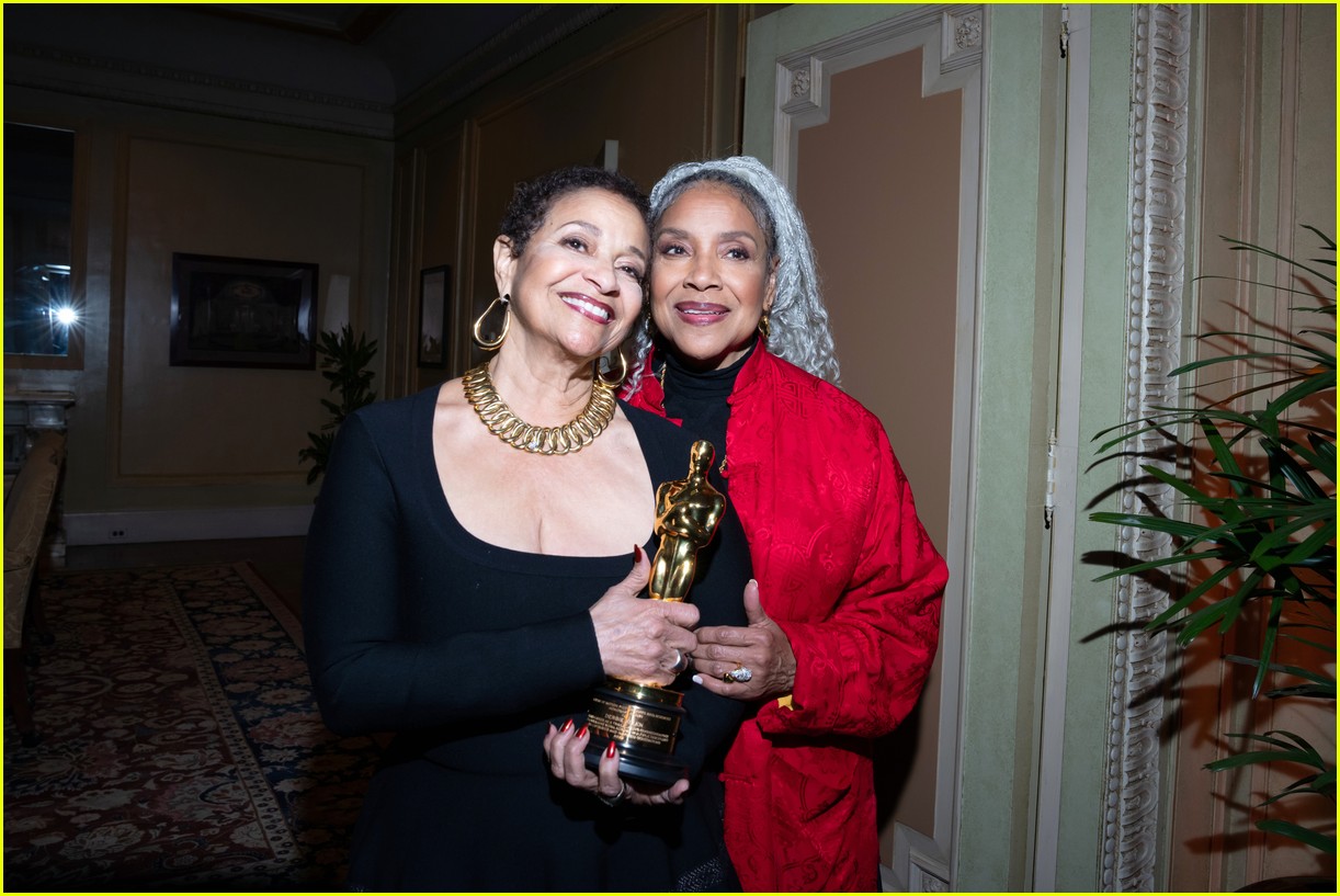 debbie allen oscar party 025285790