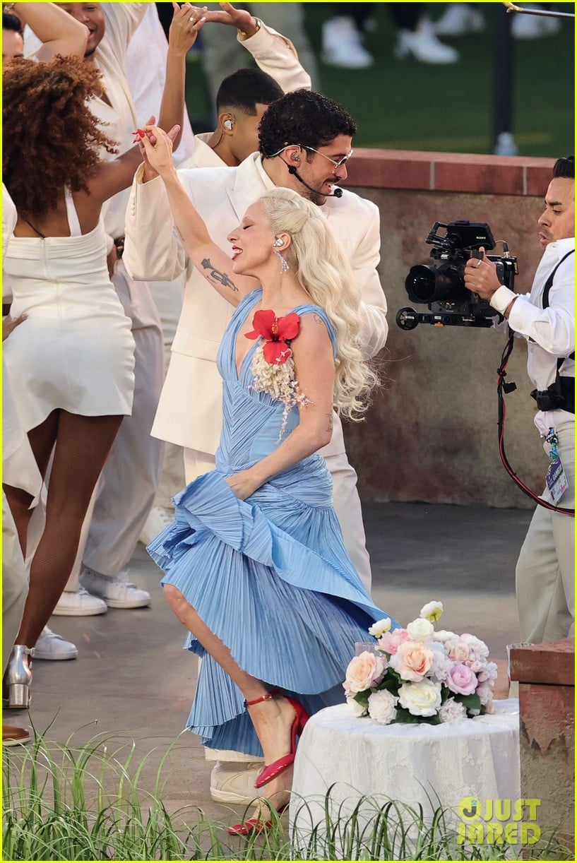 Lady Gaga Makes Surprise Appearance During Bad Bunny Halftime Show Lady Gaga Bad Bunny Super Bowl Halftime Show 29 
