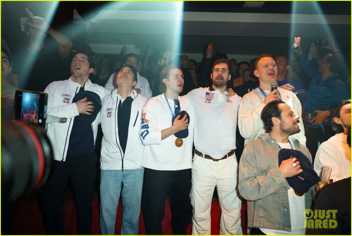 us mens hockey team celebrates in miami 0015285396